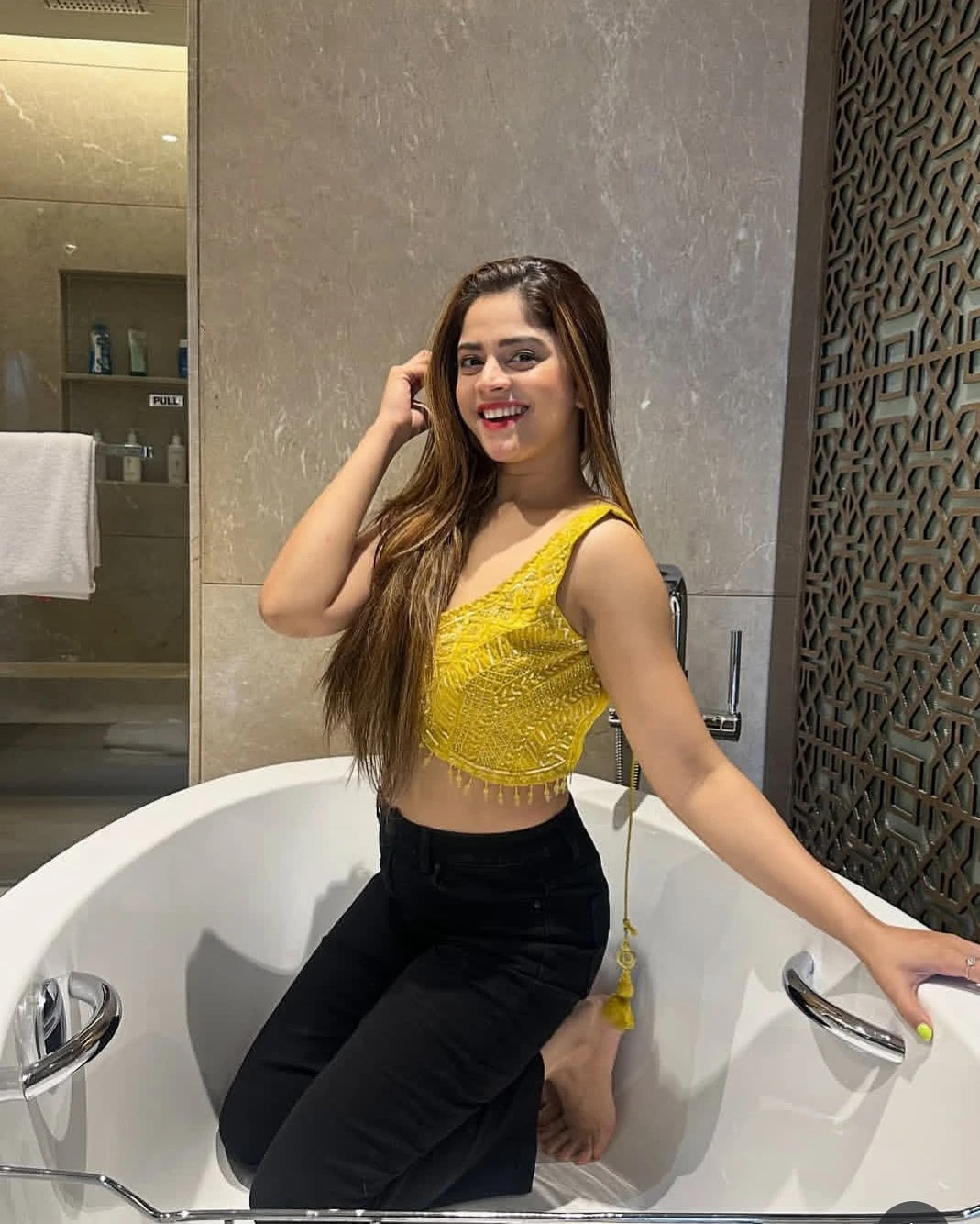 Shruti – Indian escort in Hyderabad — 2 / 4