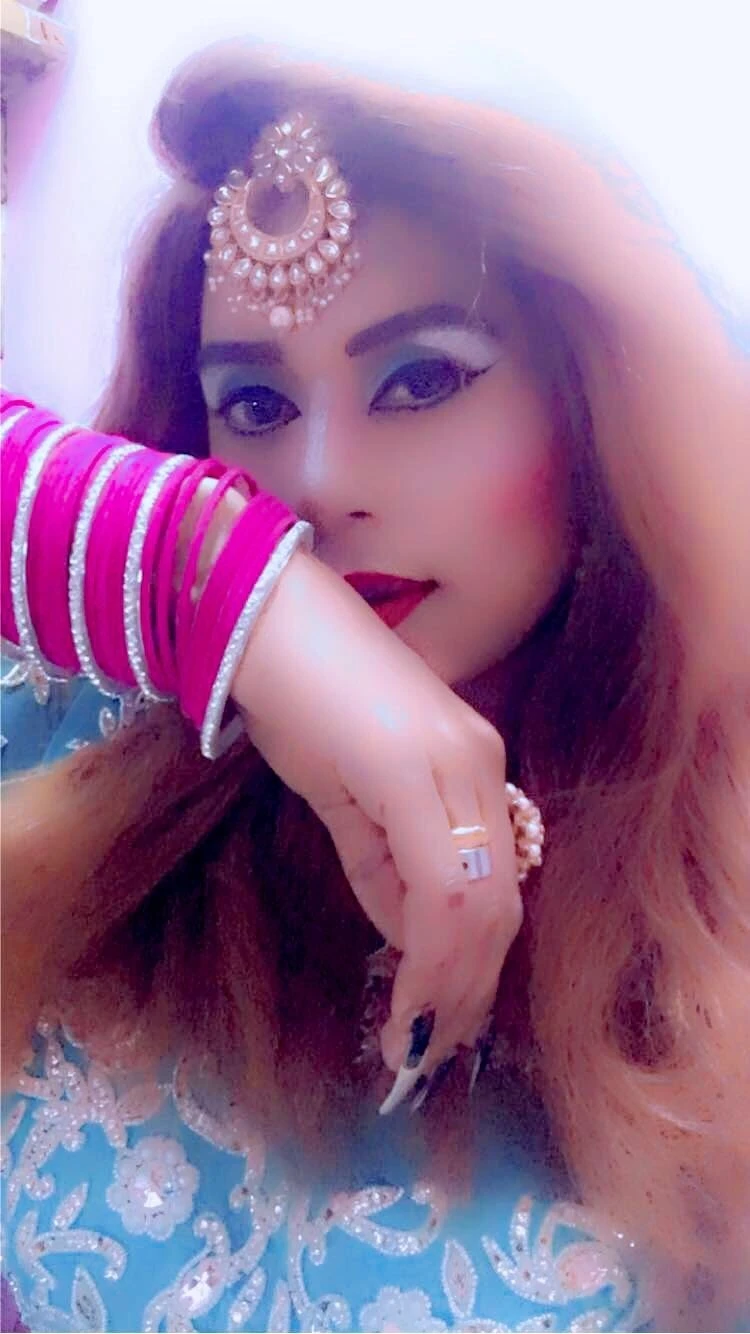 Riya – Indian escort in Mumbai — 3 / 4
