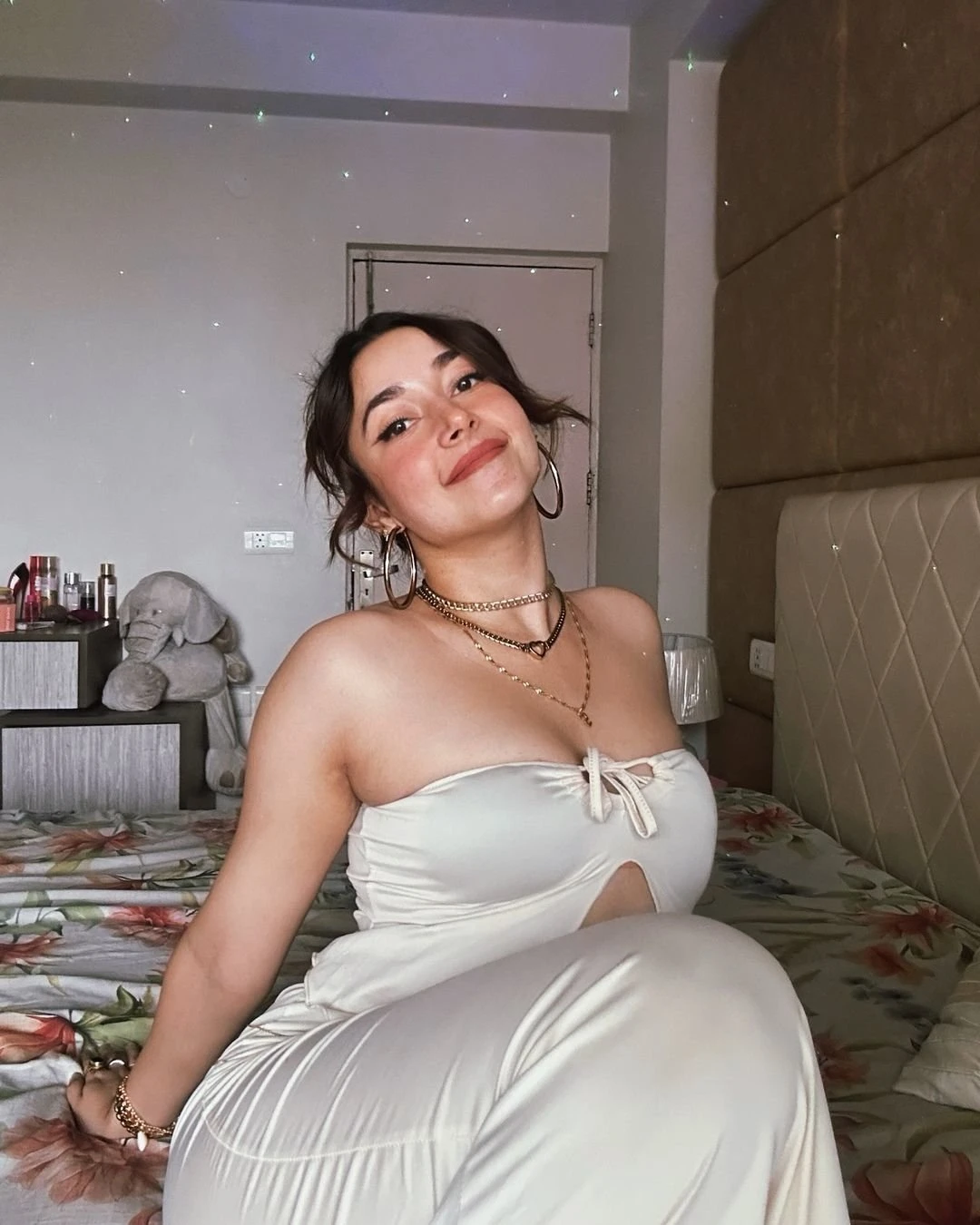 Pragati Joshi – Indian escort in Kolkata — 2 / 4