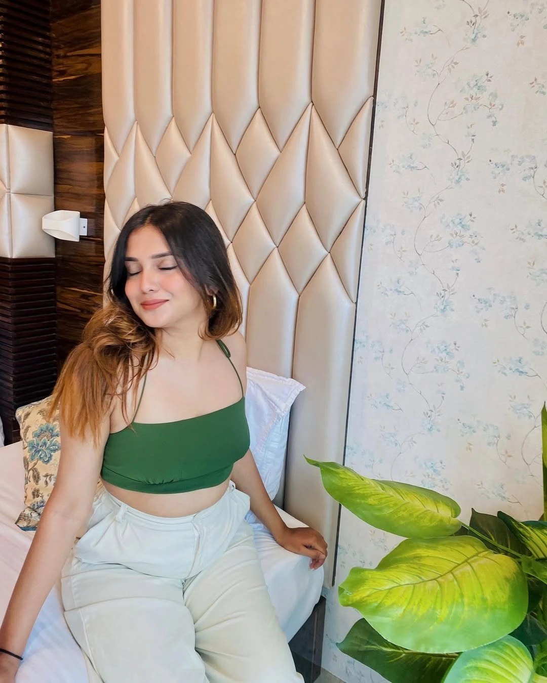 Kritika Escort – Indian escort in Surat — 2 / 3