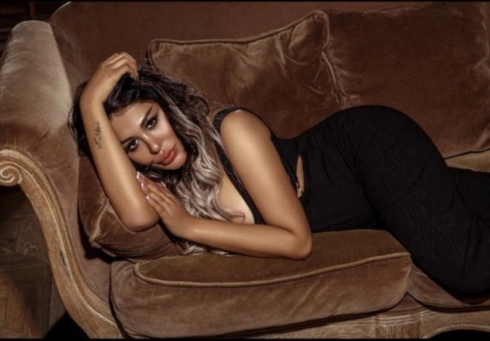 Adiba Call me Video – Armenian escort in Hyderābād, Pakistan — 6 / 10