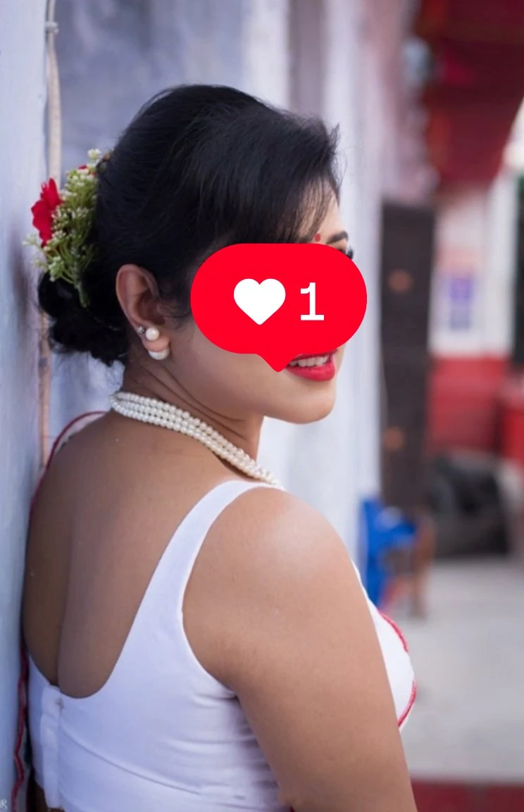 Cam session only – Indian escort in New Delhi — 4 / 6