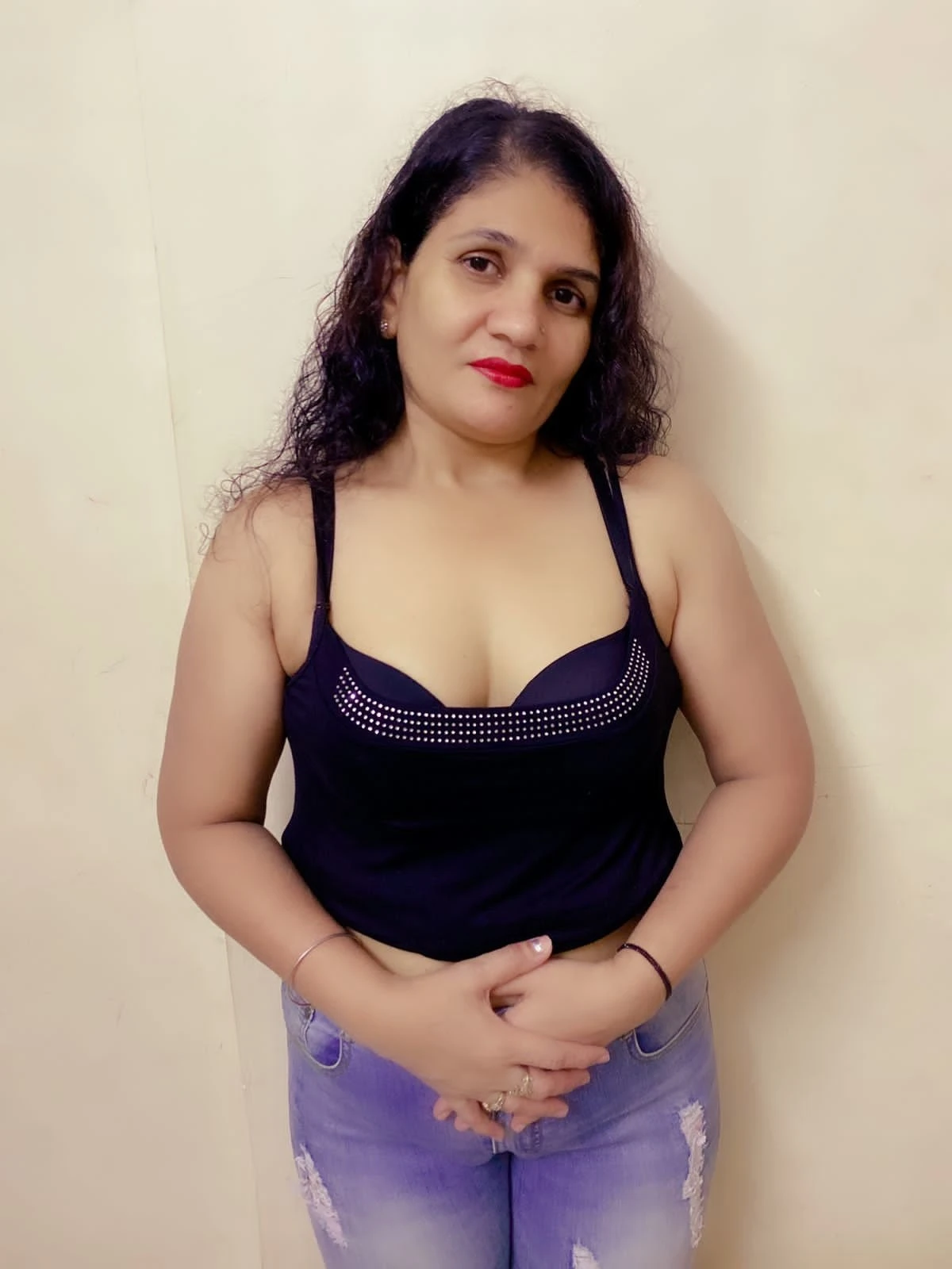 Priya – Indian escort in Mumbai — 11 / 14