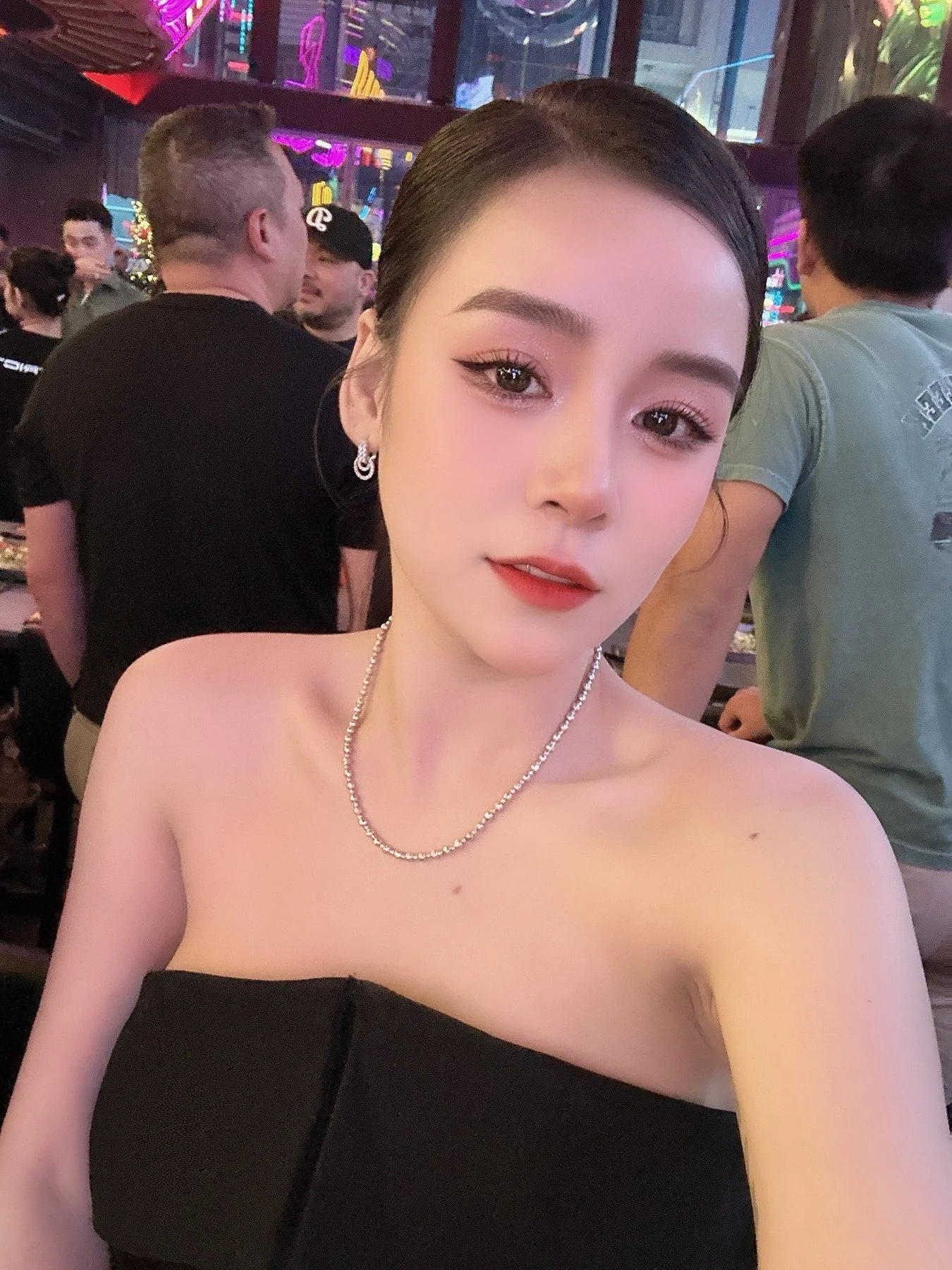 Suri – Vietnamese escort agency in Ho Chi Minh City — 2 / 24