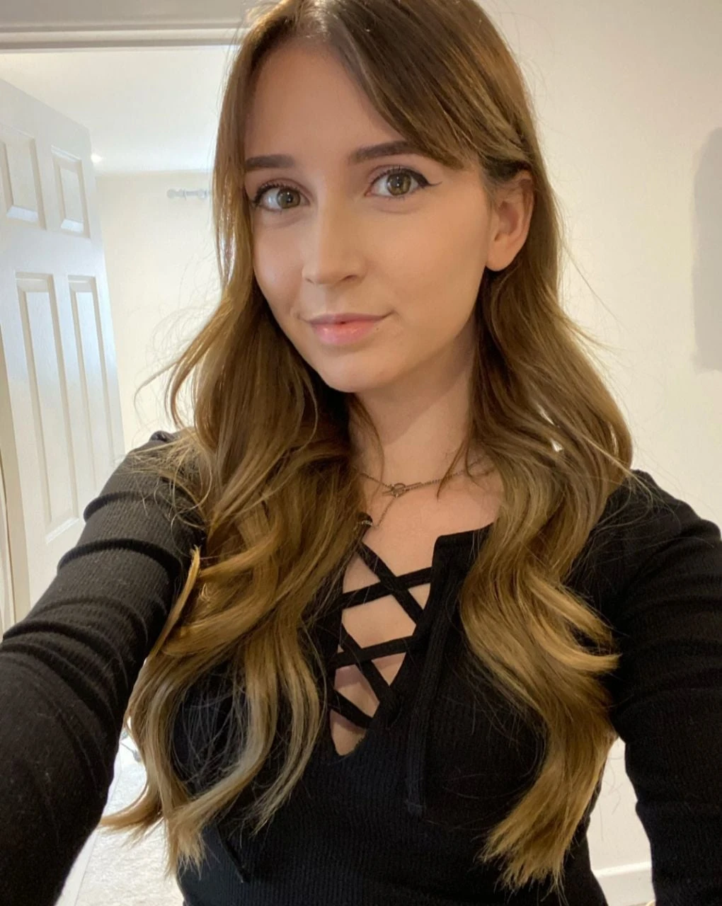 Lara — 1 / 4