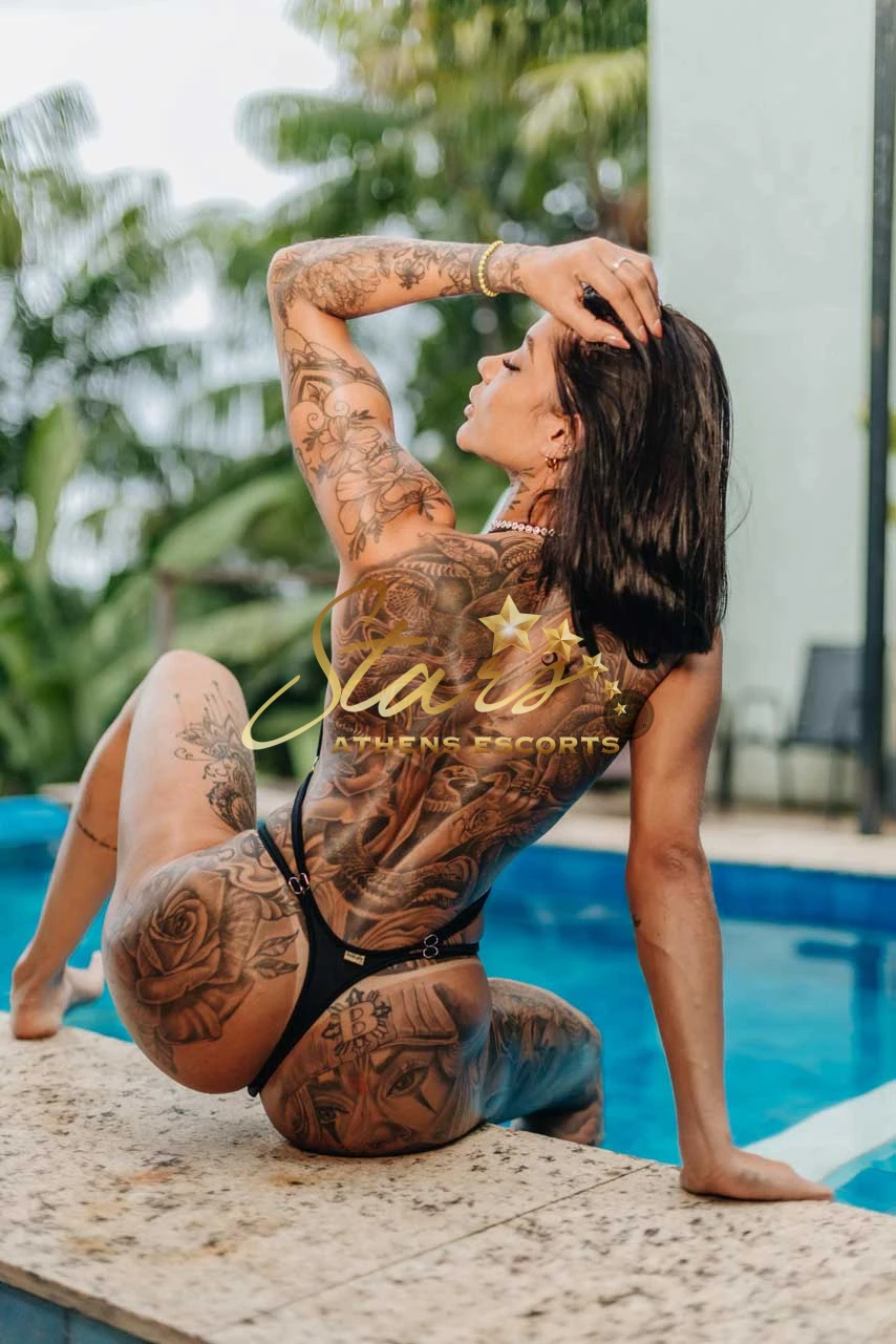 LARISSA AS — 9 / 10