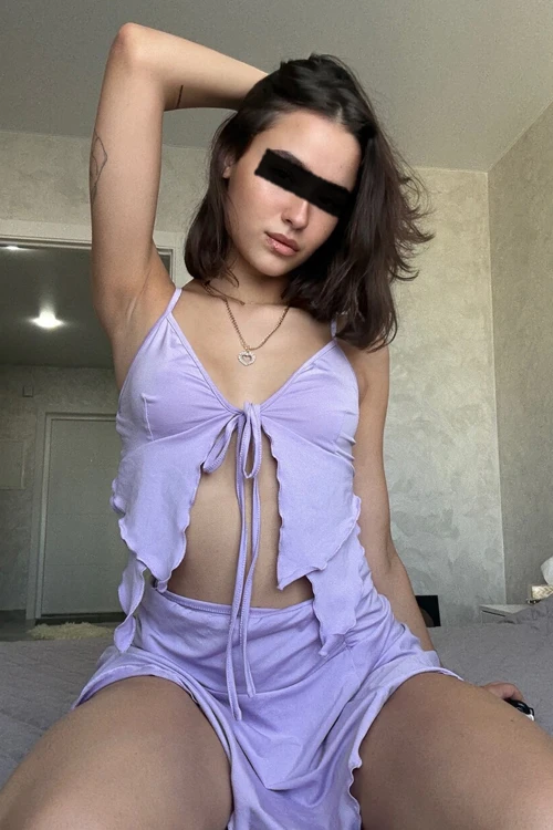 Denisse — 4 / 10