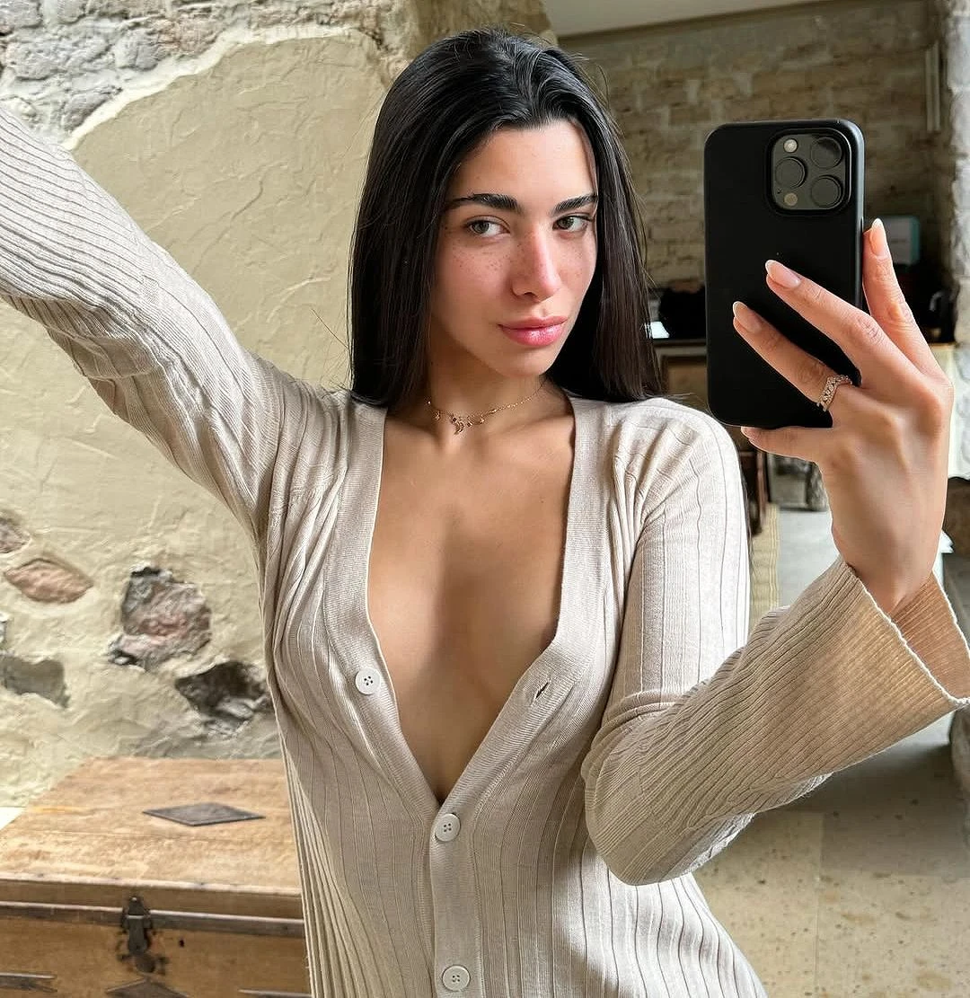 ZOFI, Escort, Istanbul
