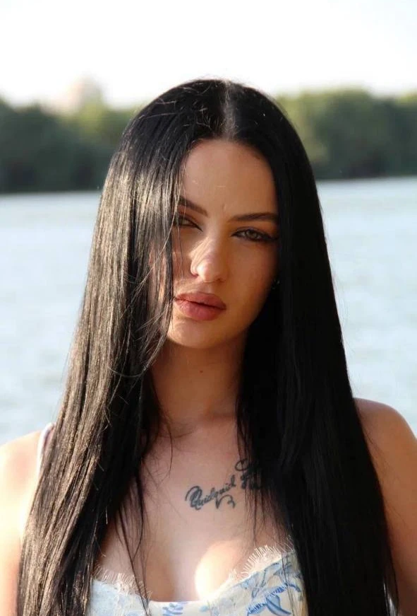 Viktoria — 3 / 7