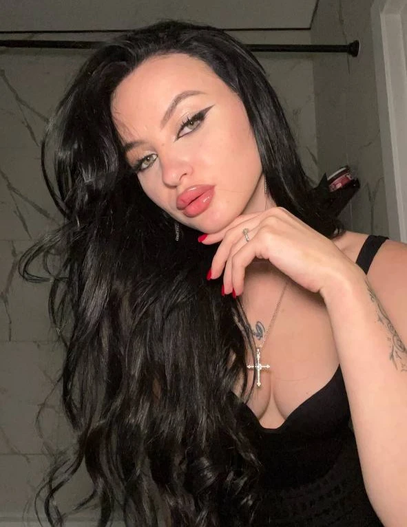 Viktoria — 4 / 7