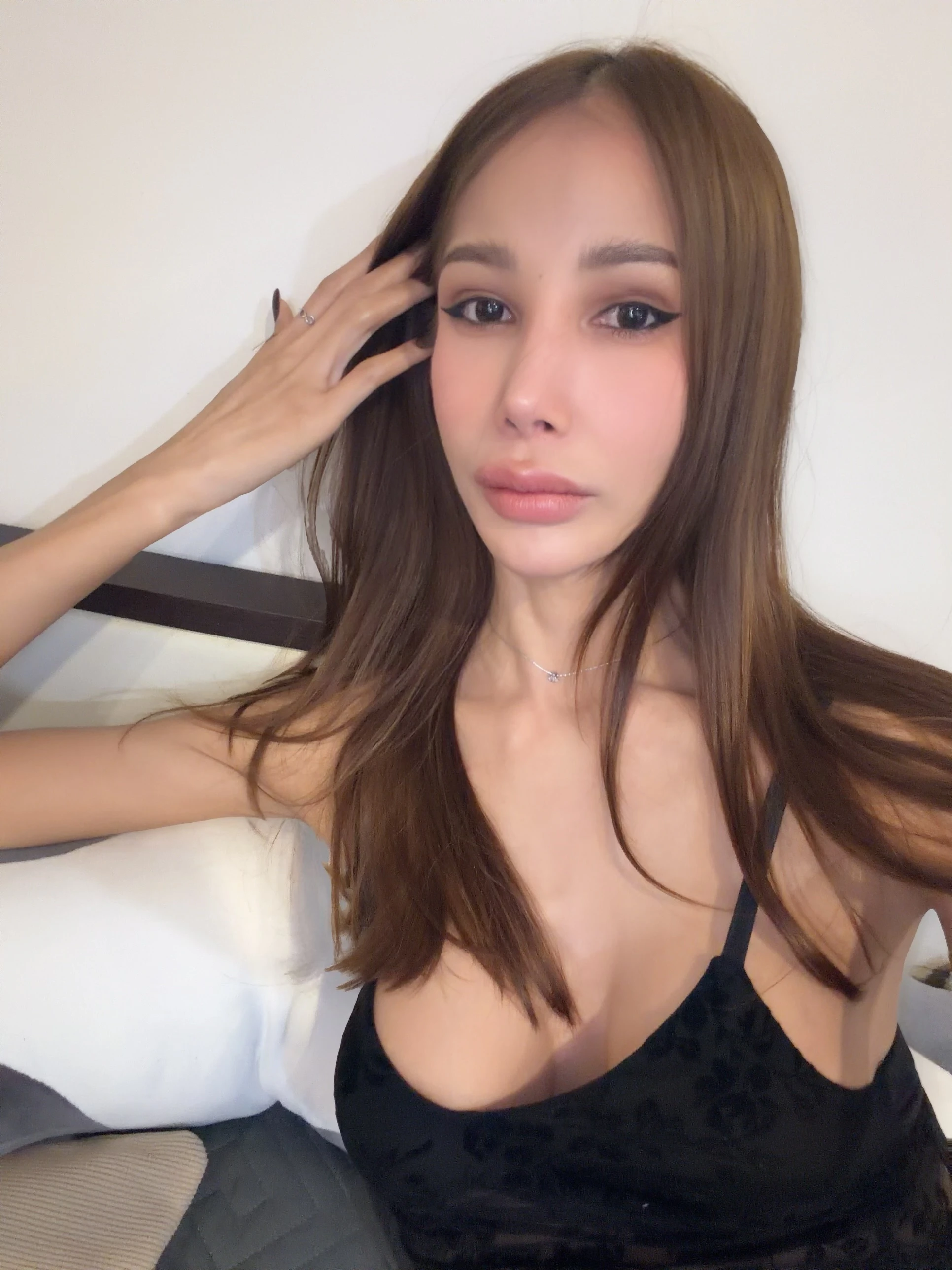 alicia — 2 / 8