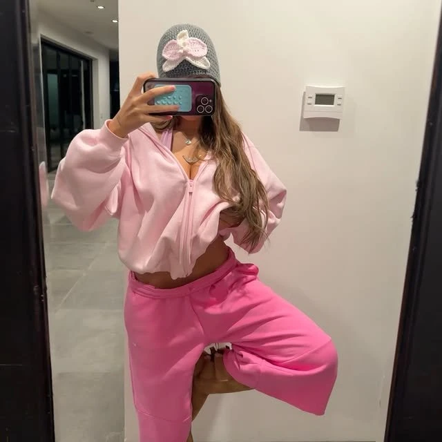 Aira — 4 / 10