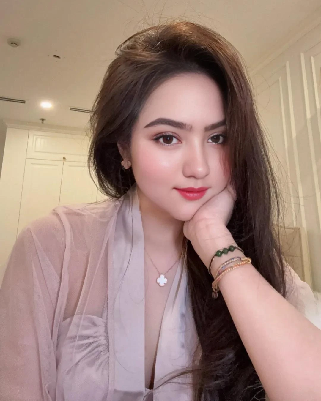 Zoyaa — 2 / 5