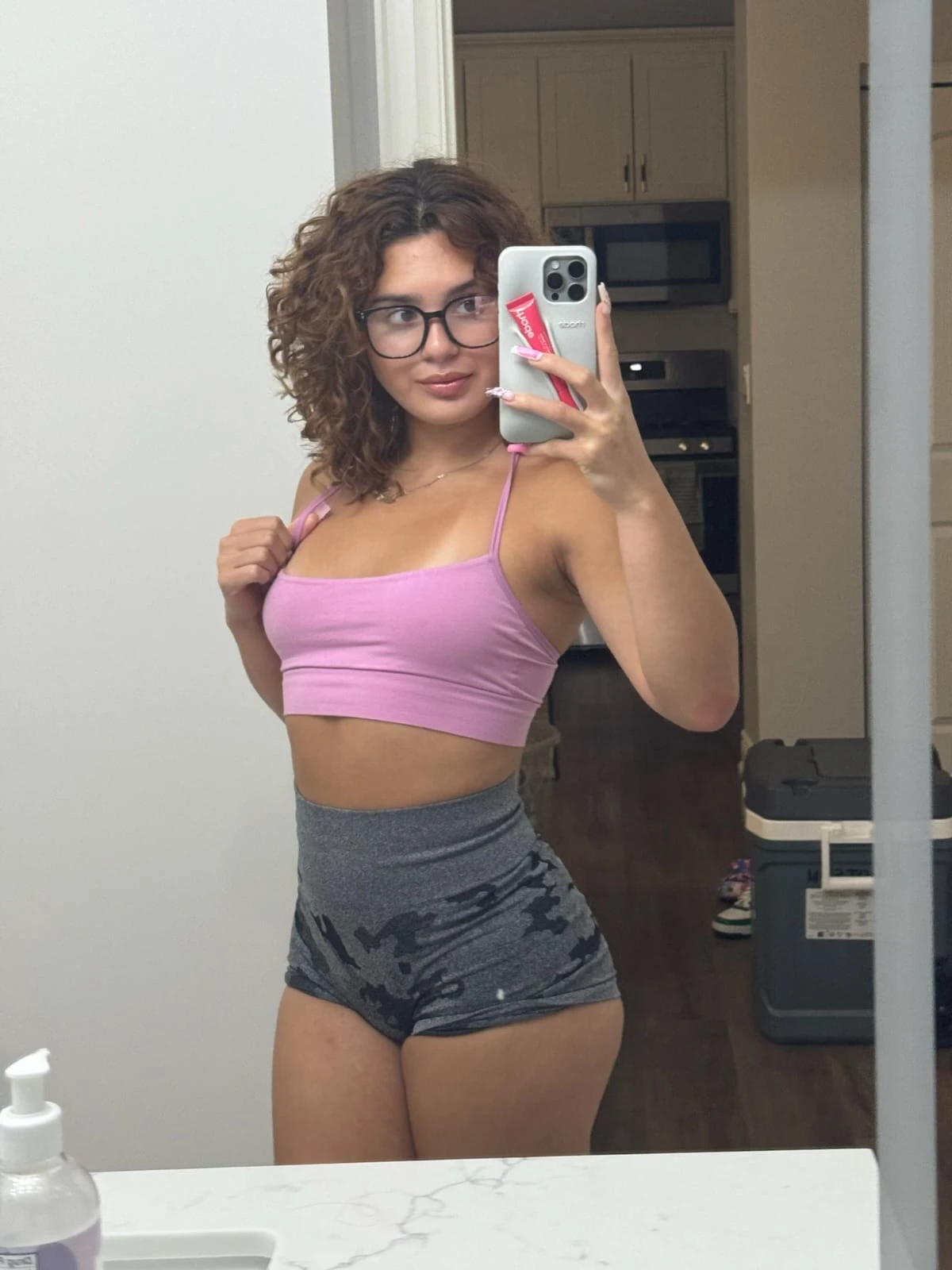 Vanessa — 2 / 4