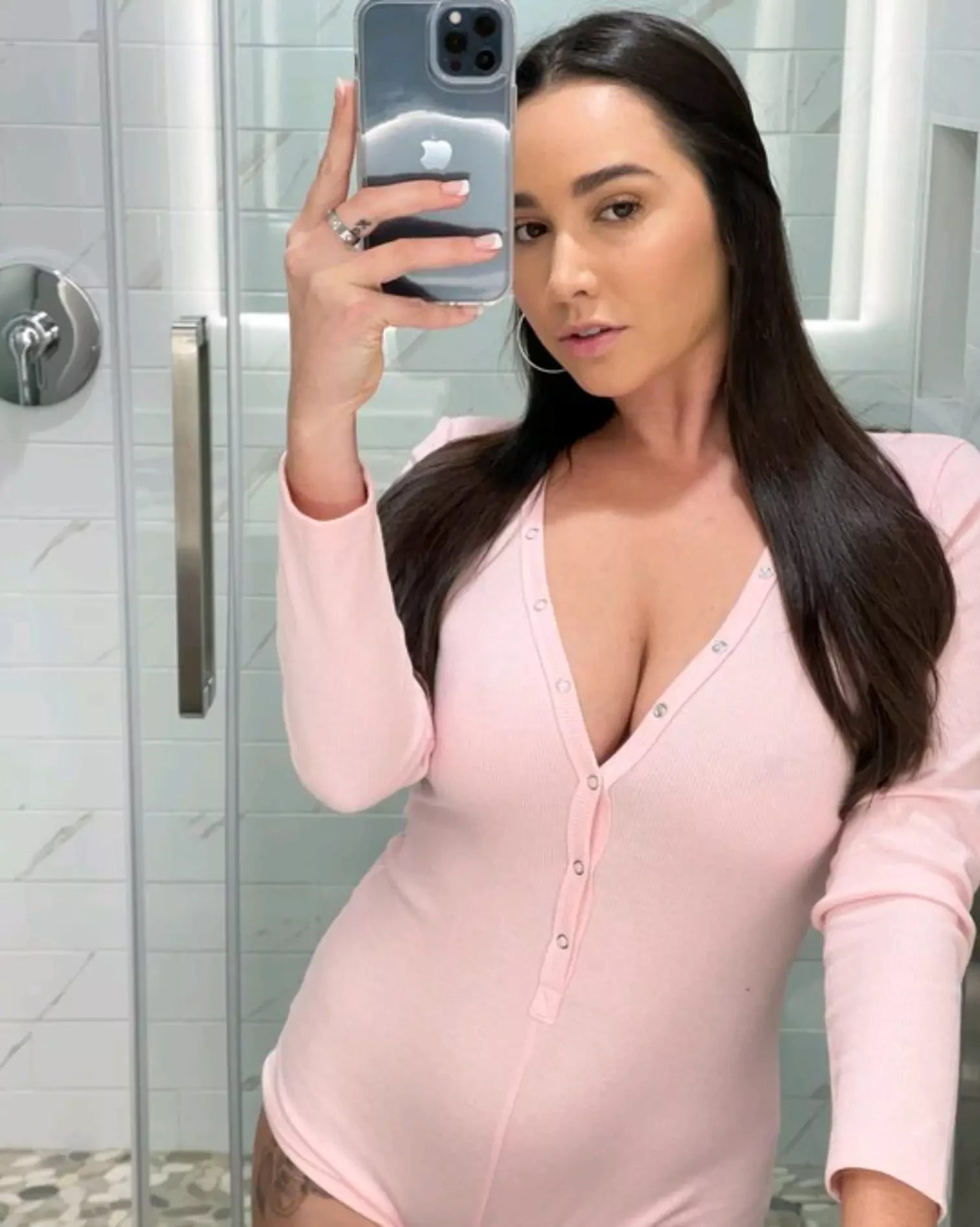 Isabella Sabrina — 4 / 5