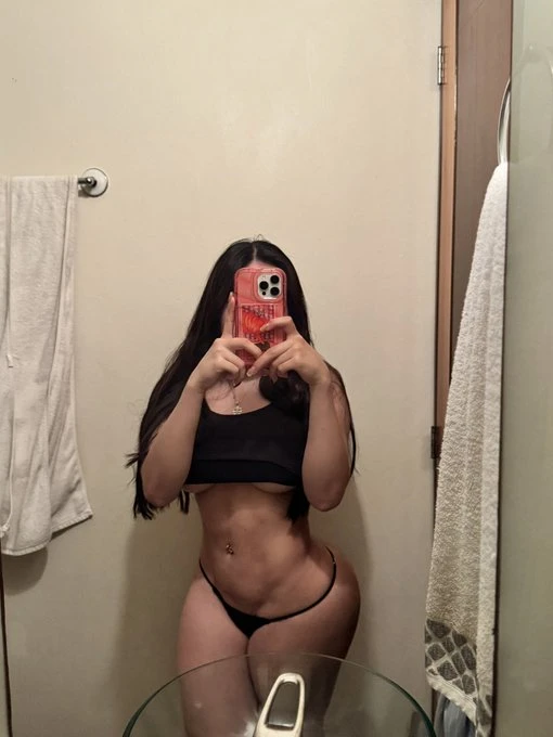 Elisabeth Laure — 4 / 5