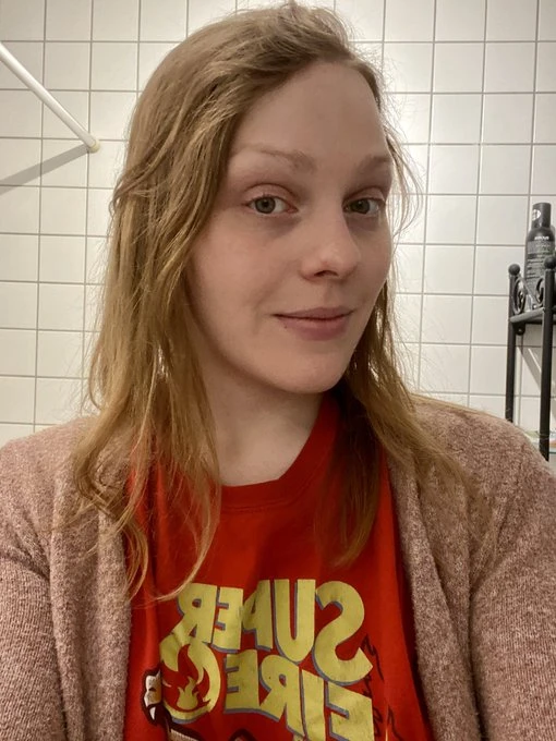 Laura — 3 / 4