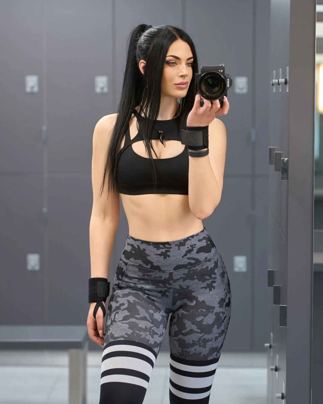 YANA — 4 / 7