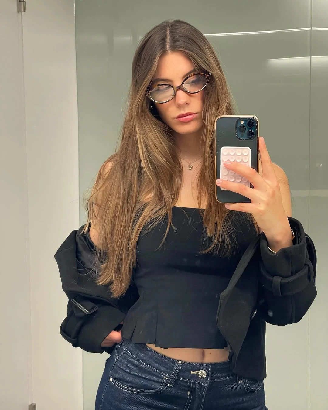 AGNIA, Escort, Paris