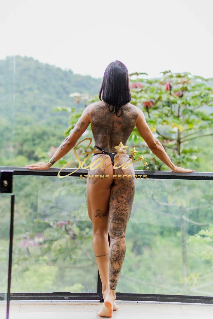 LARISSA AS — 2 / 10