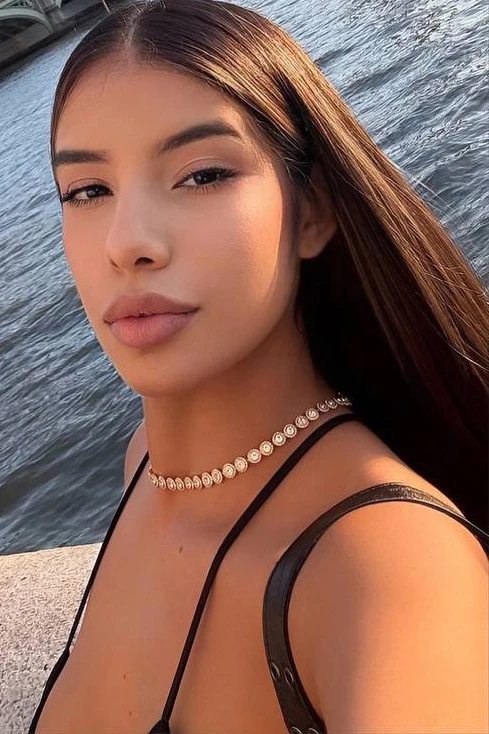 Anitta — 12 / 14