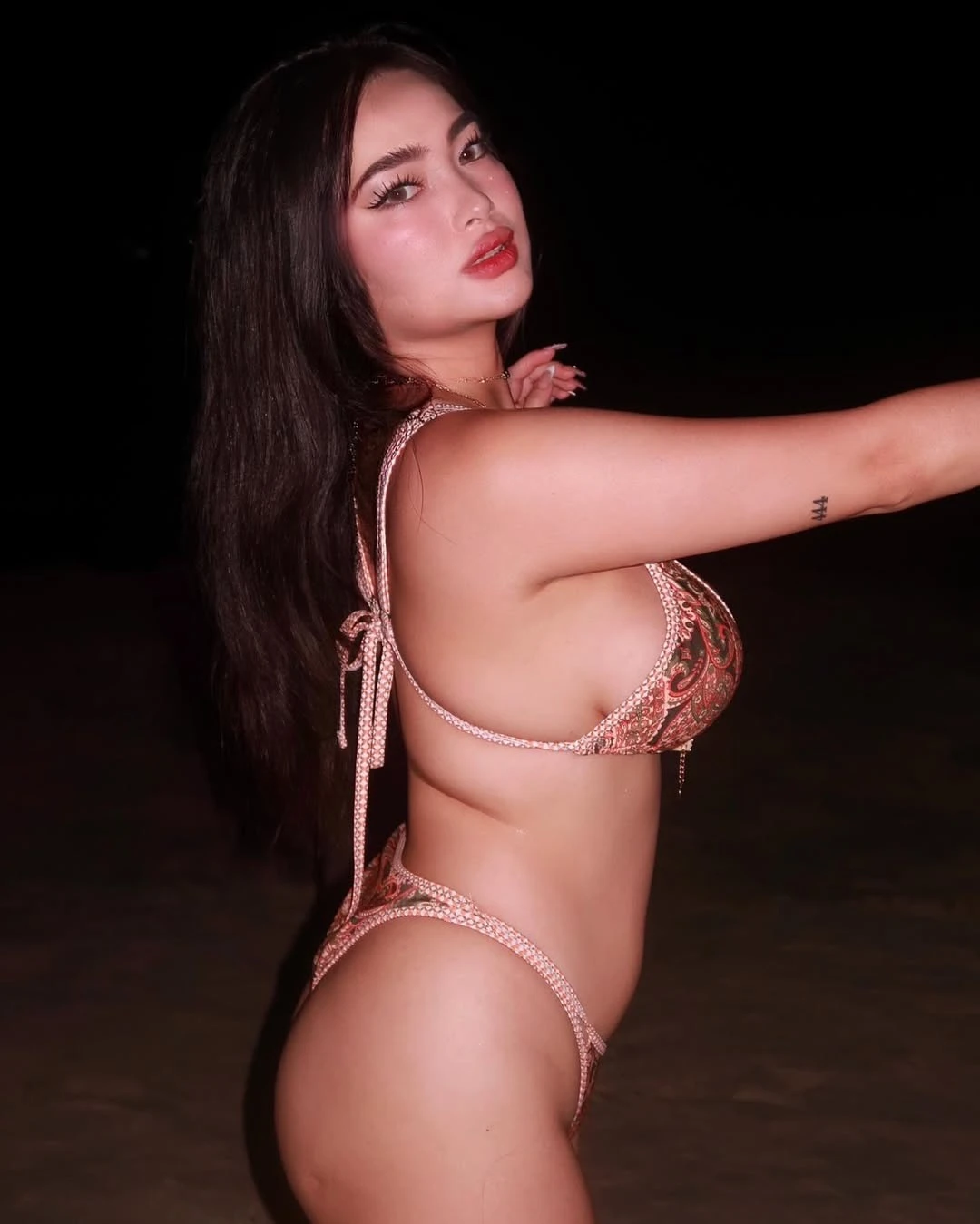 Azhra — 3 / 10