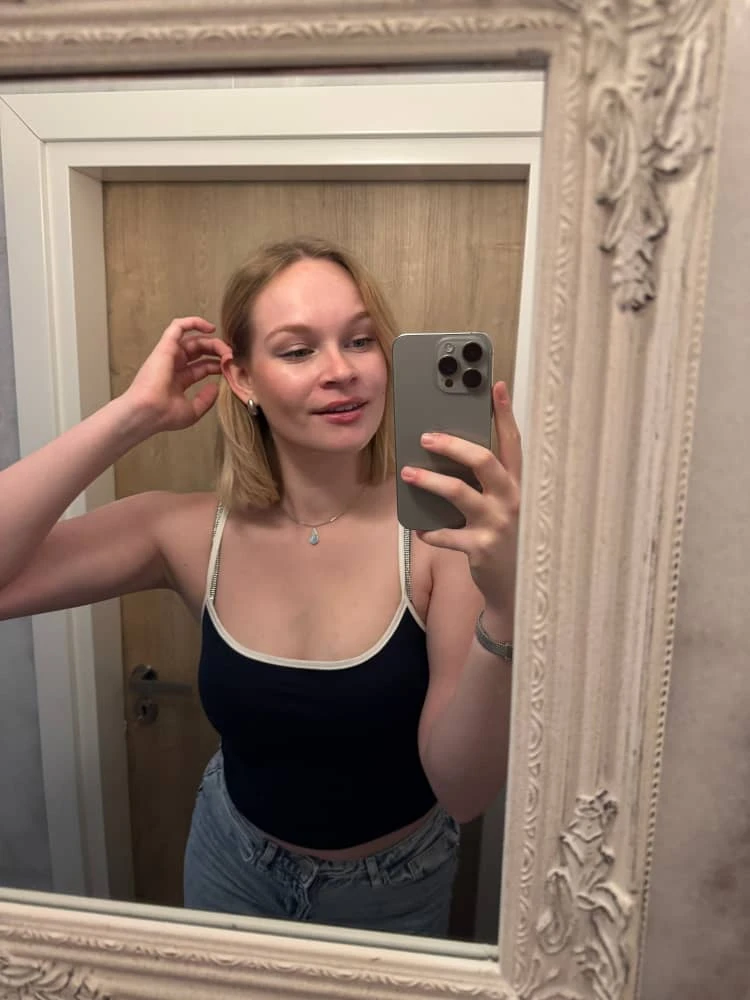 Angie — 4 / 6