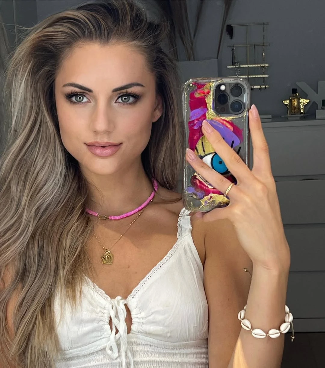 VIDIA, Escort, Paris