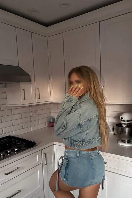 Esra, Escort, Berlin