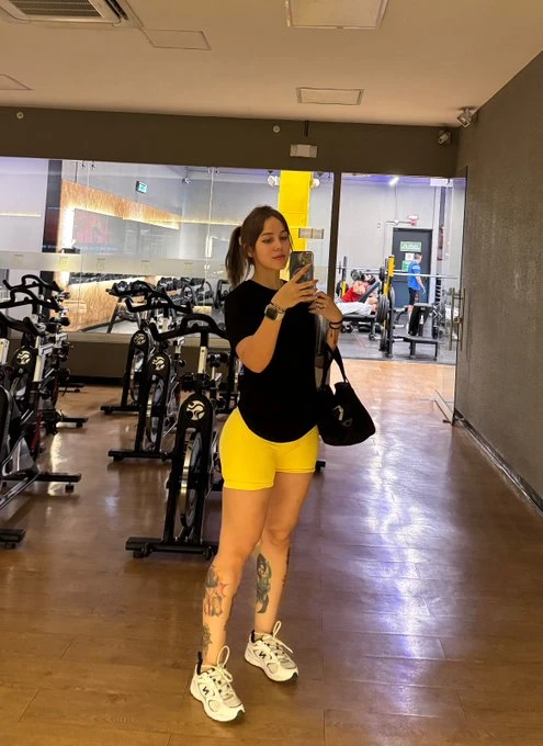 Lynda 😘😘🥰 — 2 / 4