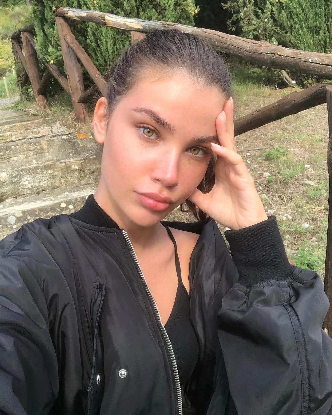 MENAKA, Escort, Paris