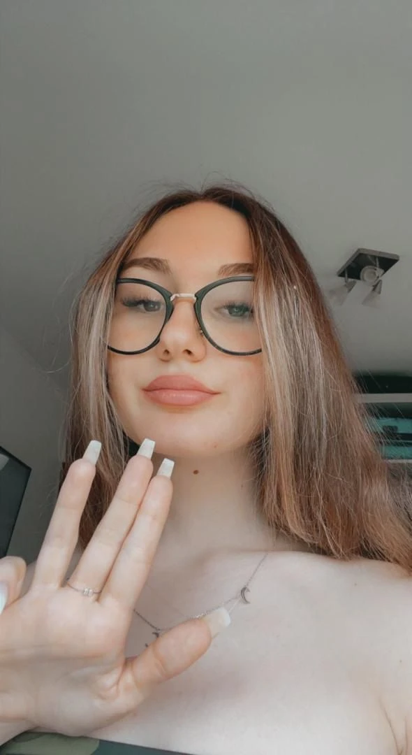 Bella — 3 / 6