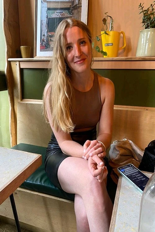 Chloe — 6 / 7