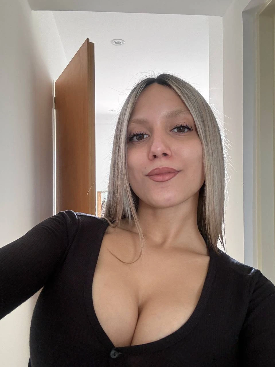 Mya, Escort, Essen