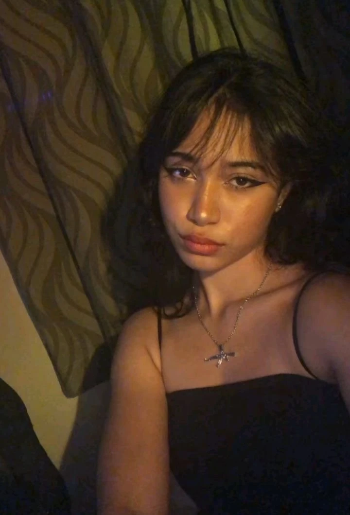 Elena — 4 / 9
