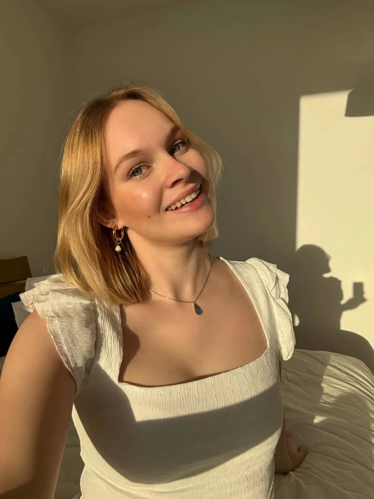 Angie — 3 / 6