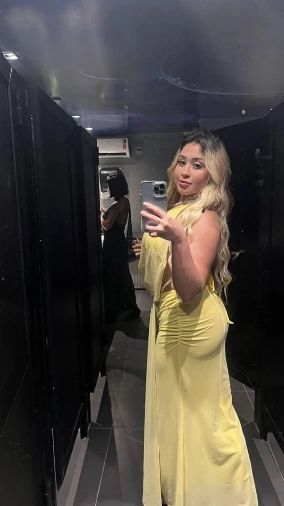 AMANDA 🍒 — 2 / 10