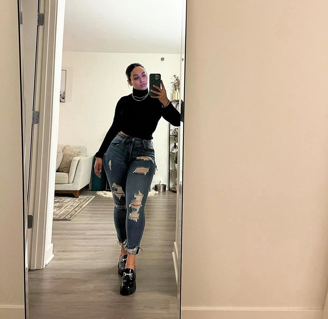 Danielle — 2 / 6