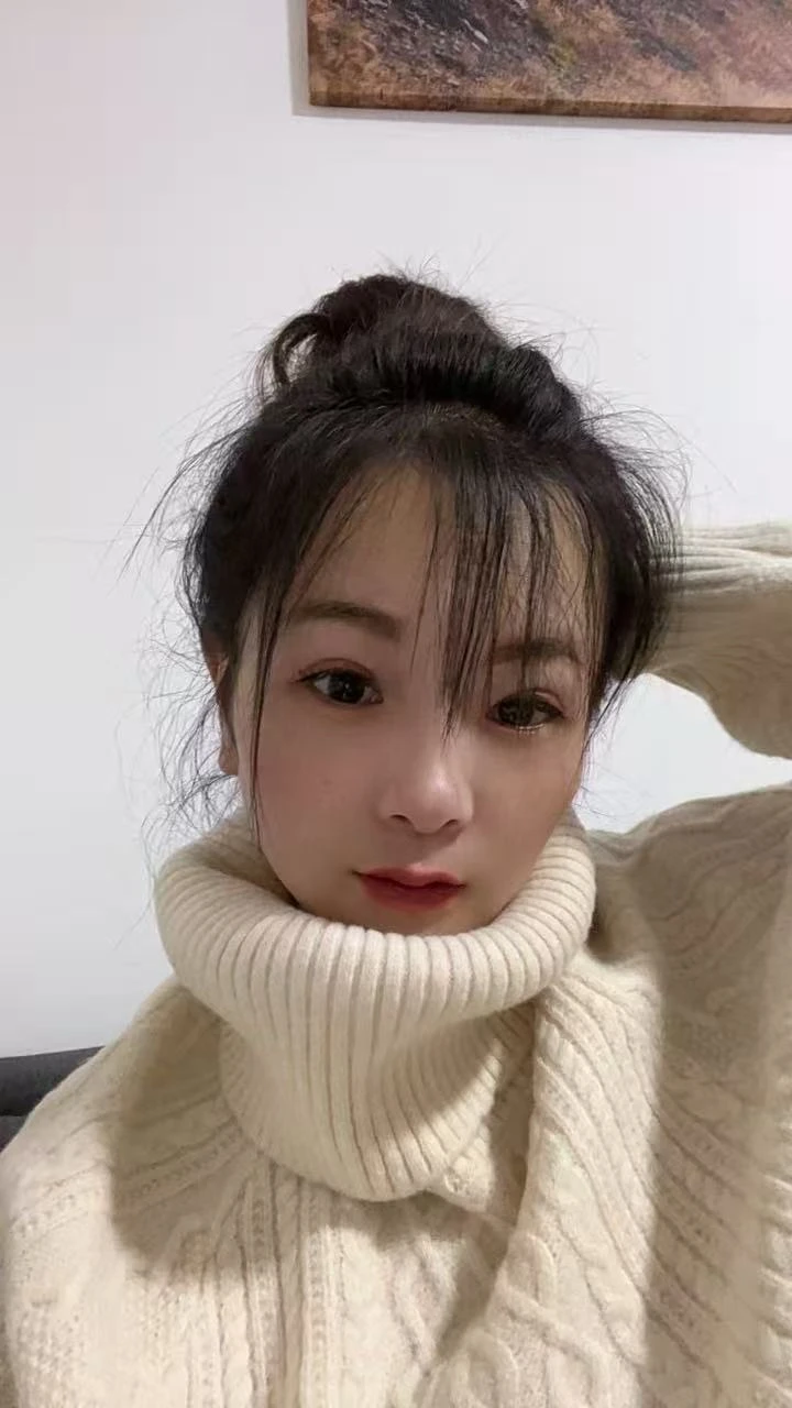 Angela — 1 / 5