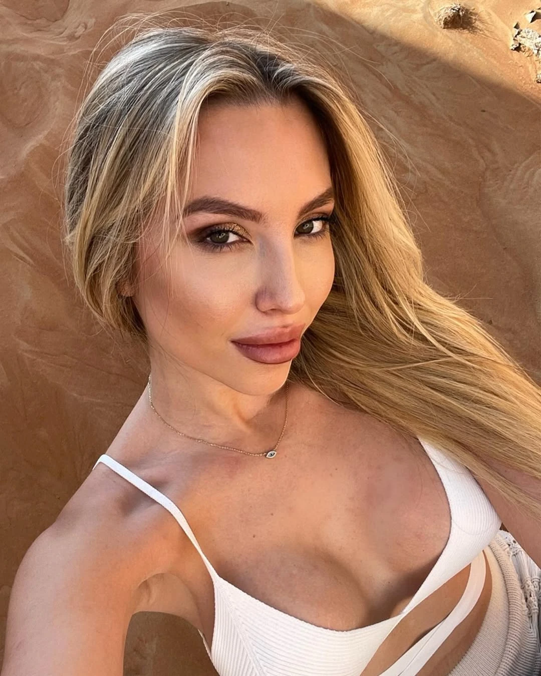 LINDA — 2 / 7