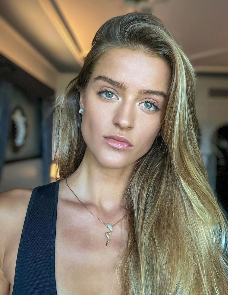 TRINELI, Escort, Paris
