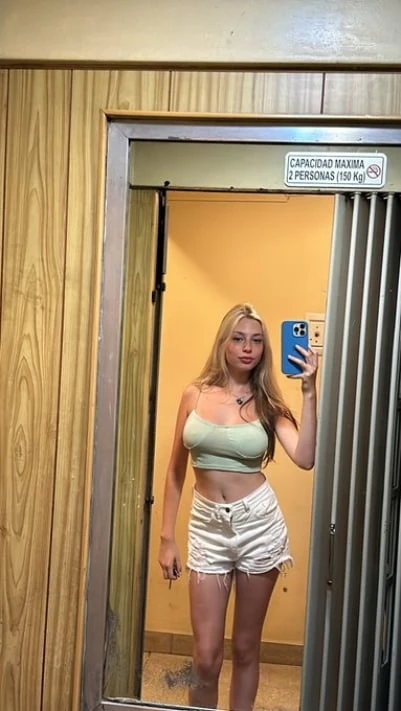Christine — 6 / 8