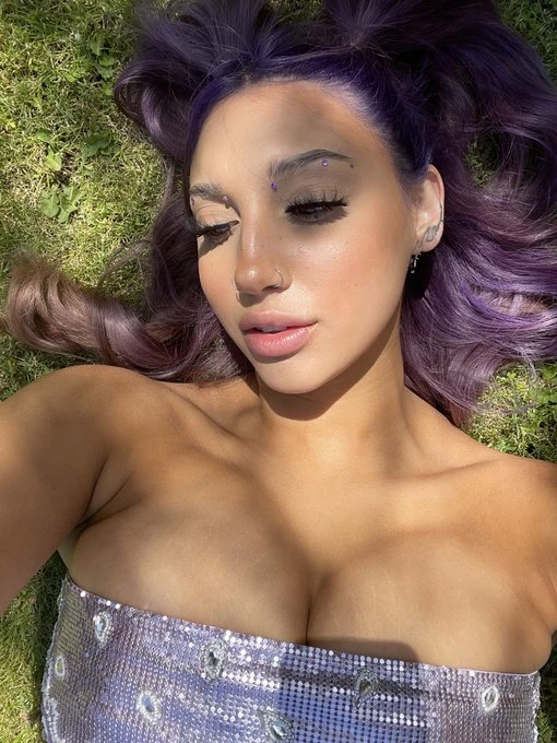 Samantha30 — 2 / 6