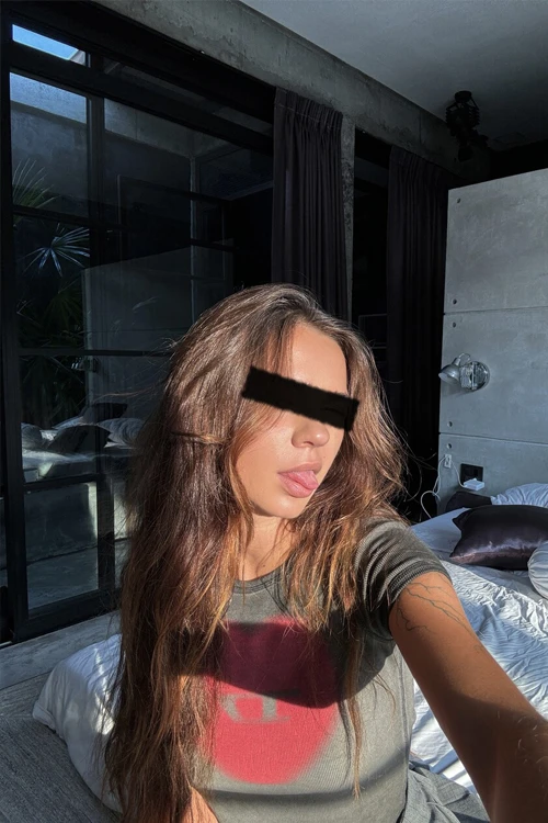 Emily — 2 / 11