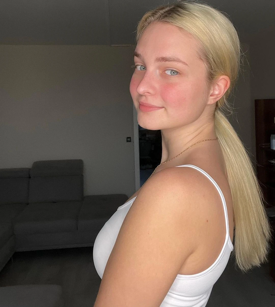 Linda — 3 / 6
