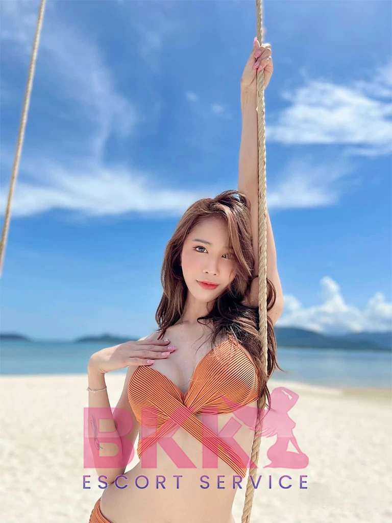Selena — 2 / 5