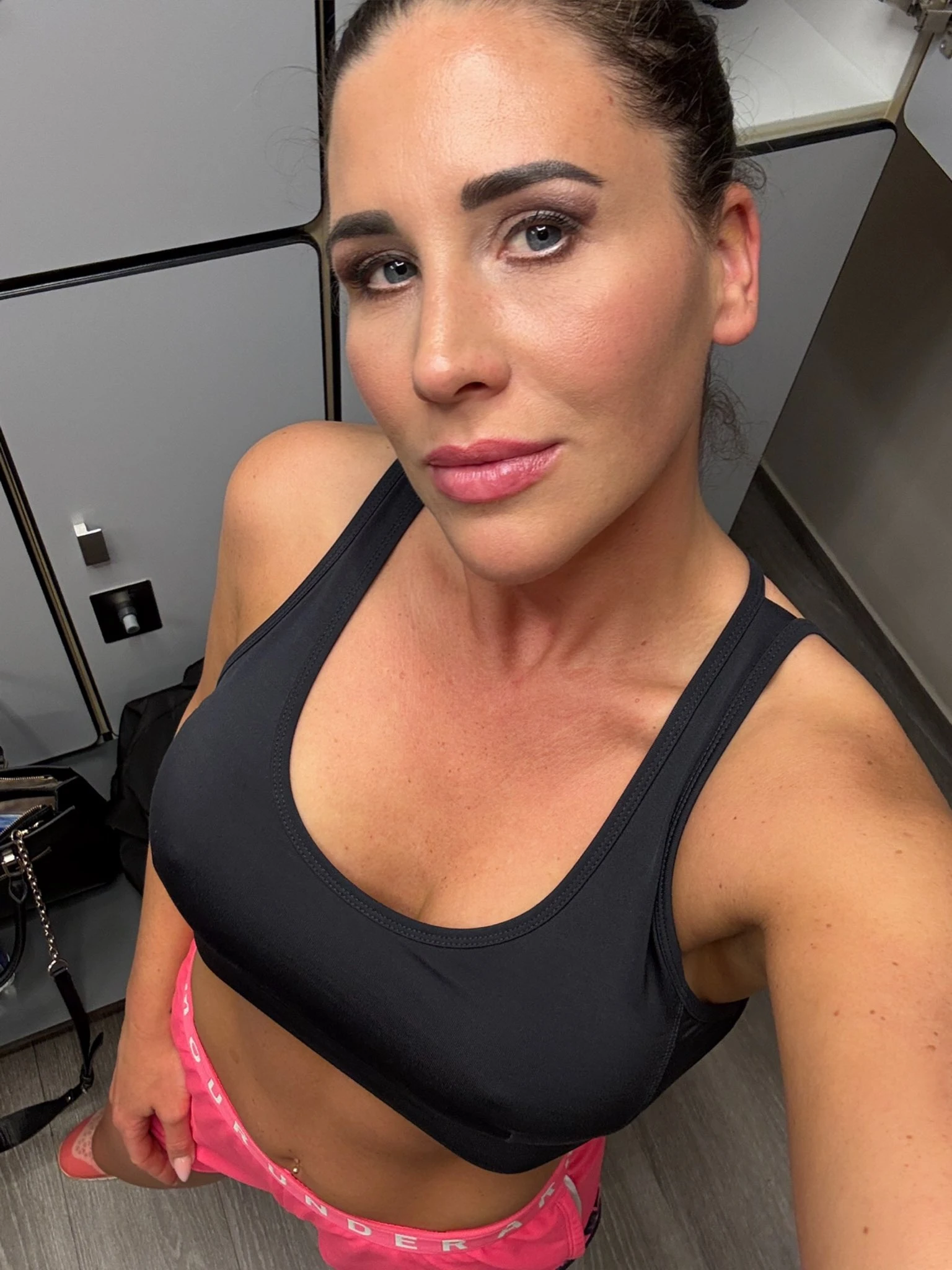 Laura Domina — 3 / 10