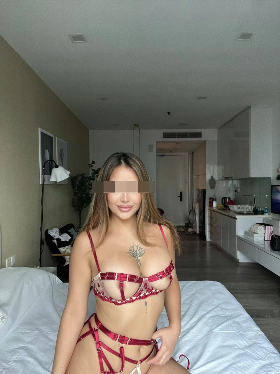 Mona — 3 / 8