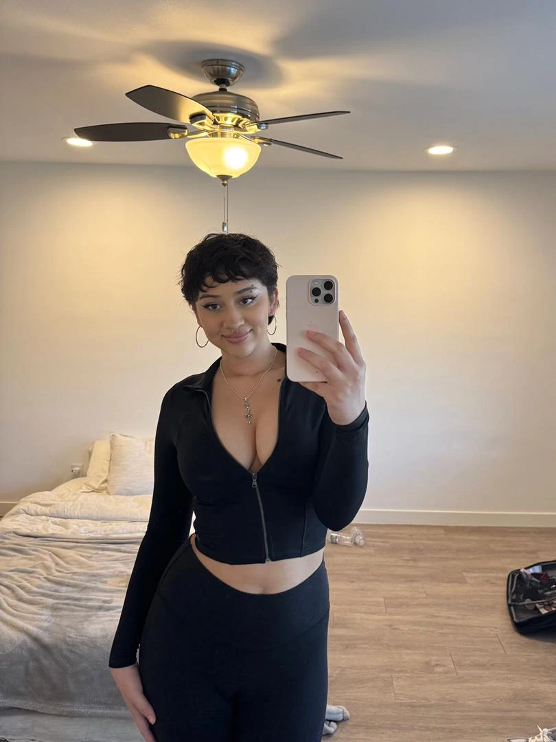 Bella — 3 / 6